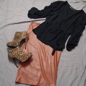 🔥Pleather Mid length skirt🔥